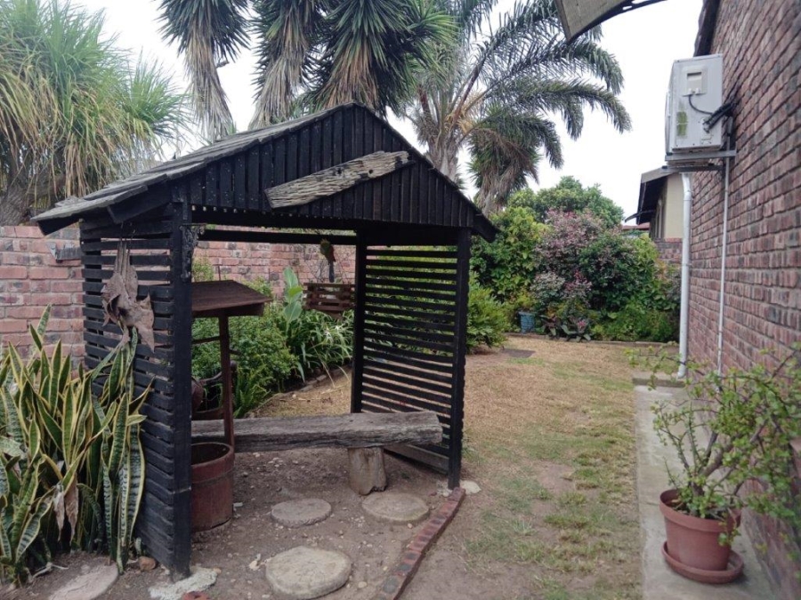 5 Bedroom Property for Sale in Wavecrest Eastern Cape